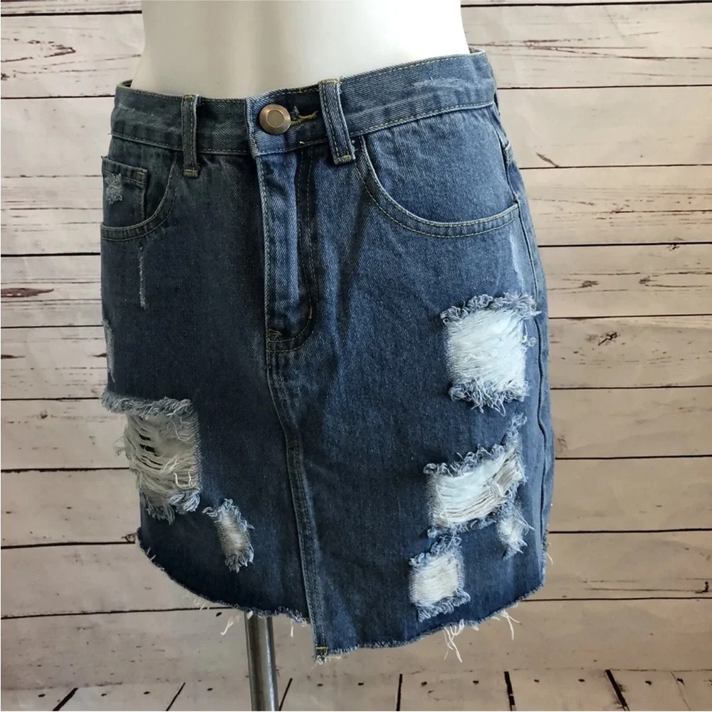 Boohoo Denim Mini Skirt SIZE 8 Destroyed Detail Uneven Raw Hem Medium Wash NWT